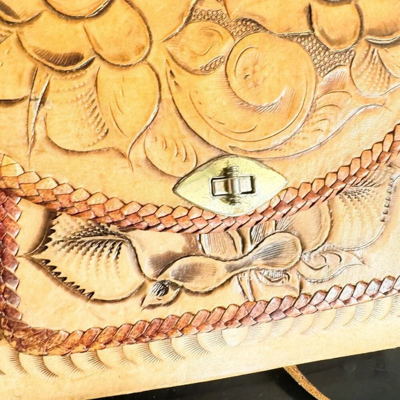 Vintage Leather HandTooled Large Floral Motif Shoulder Bag - Picture 8 of 11